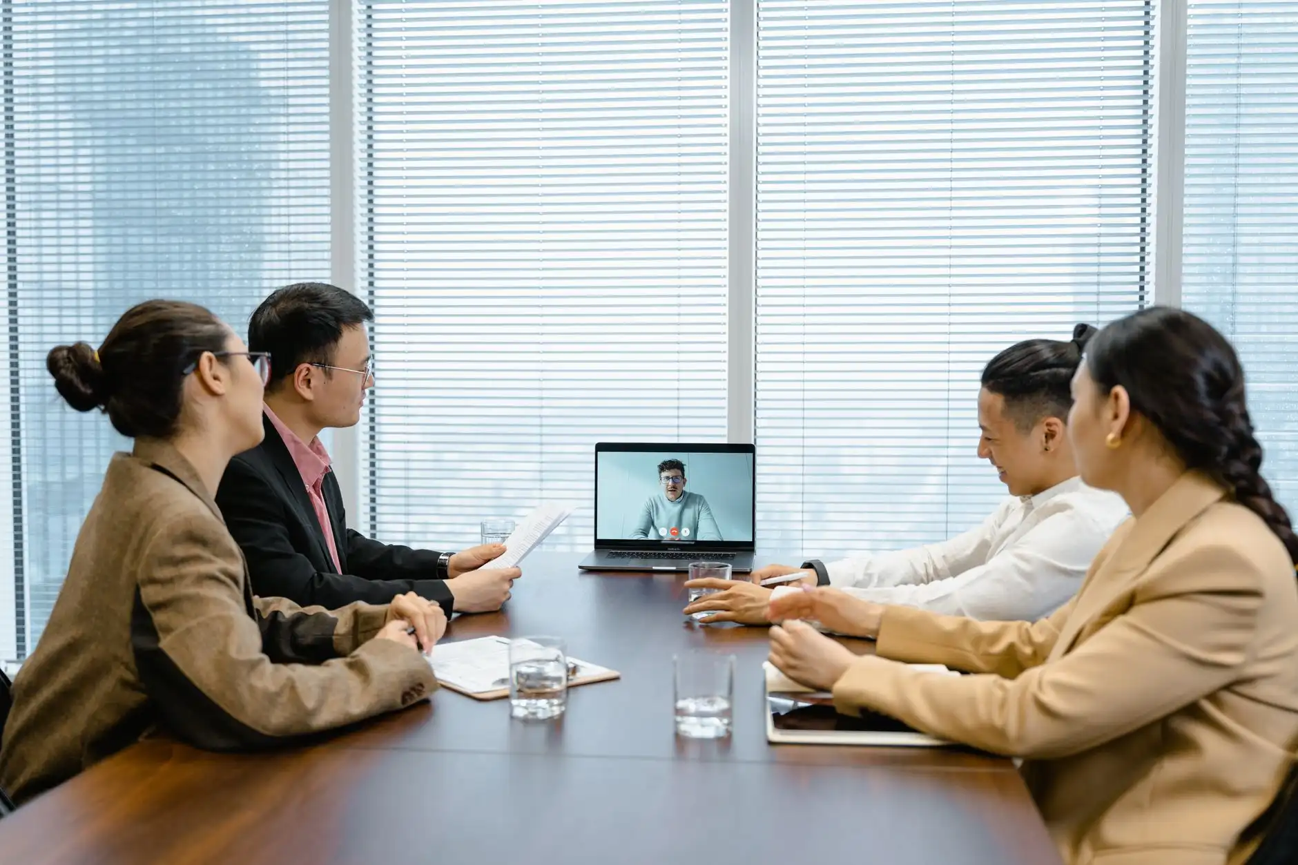 上海企业宣传片制作全流程解析:从创意到成片的专业规范正文配图 1