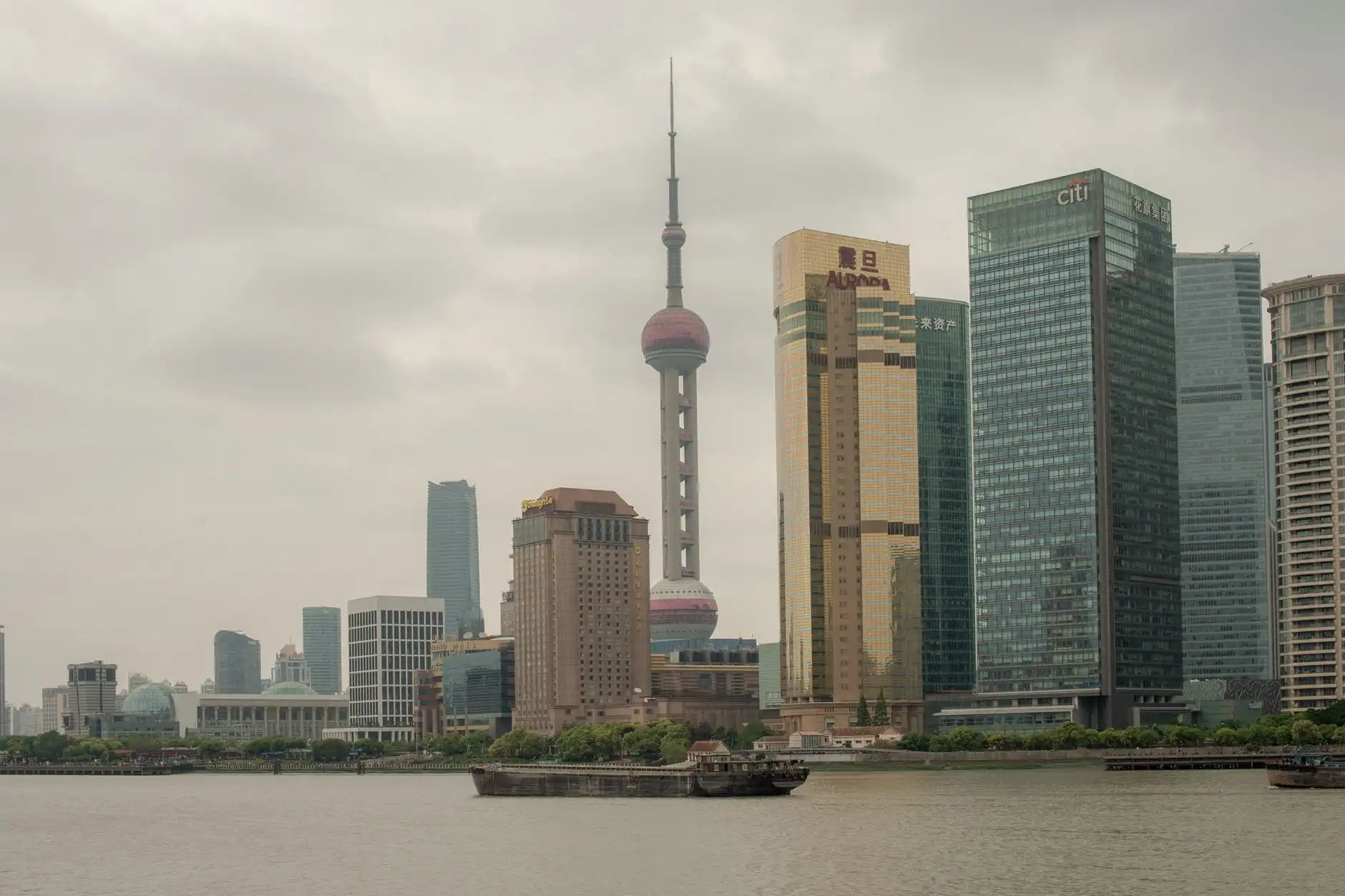 2025年上海企业宣传片拍摄趋势:叙事节奏与视觉创意的新平衡正文配图 1
